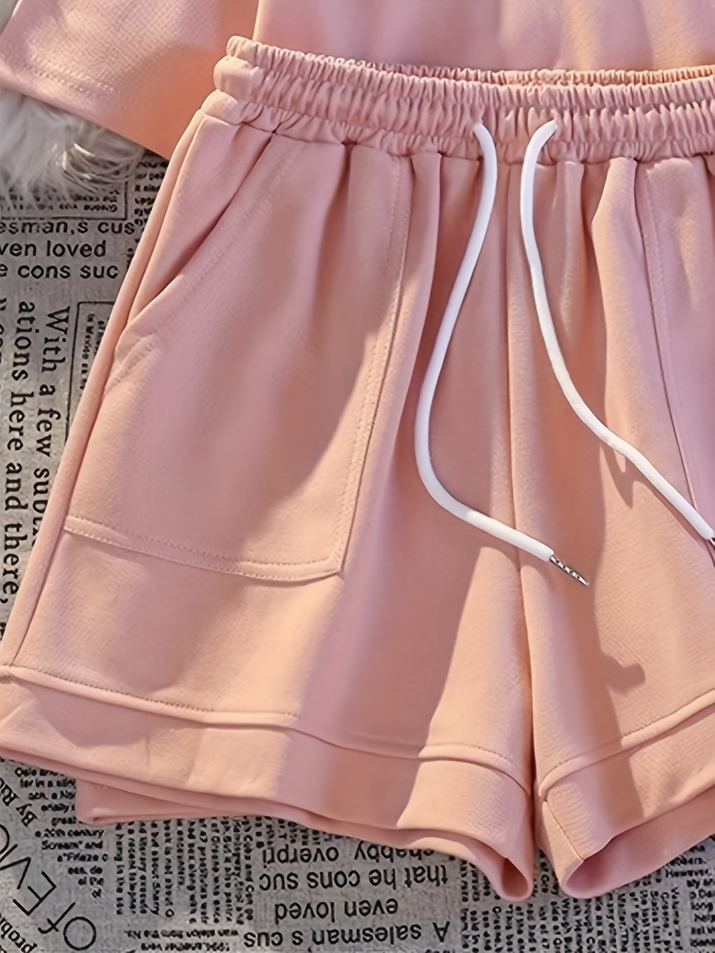 Casual Set: Breathable Short Sleeve Shorts Outfit with Print Design