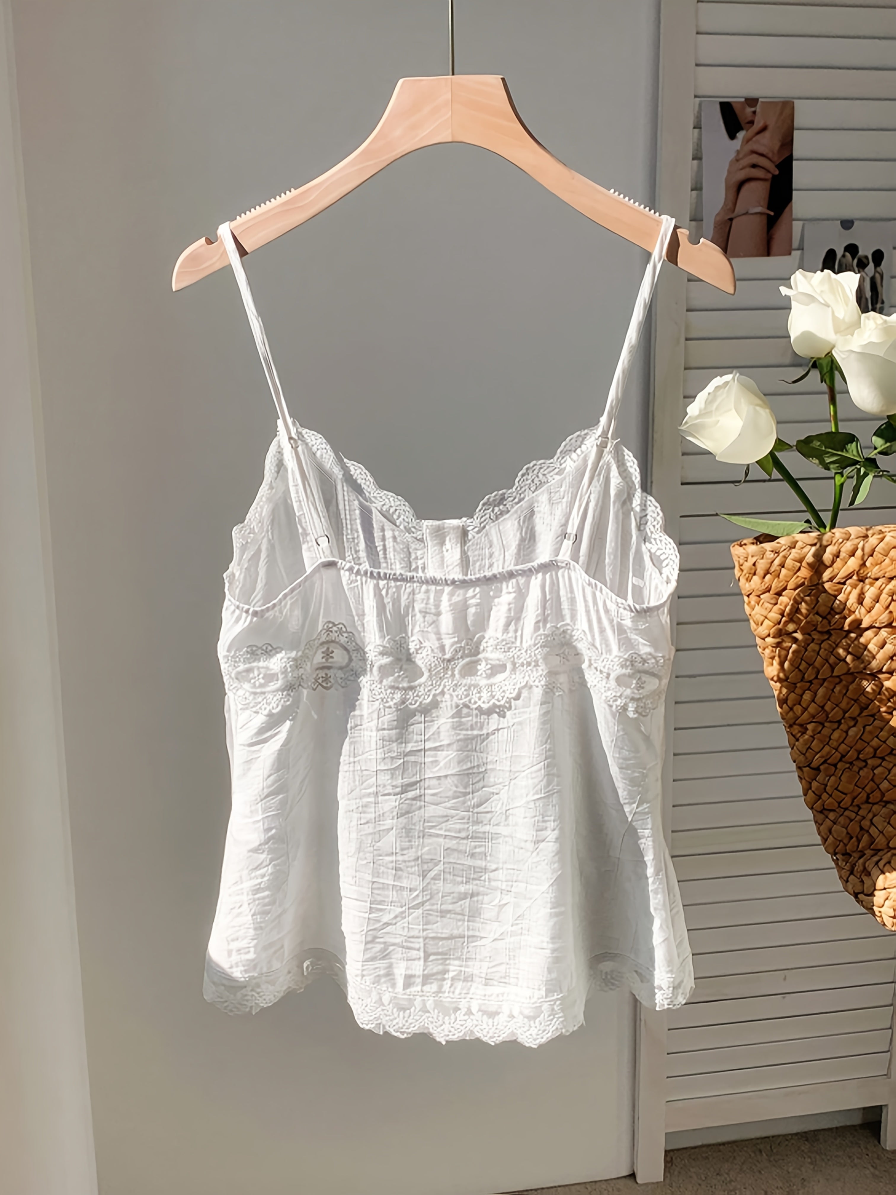 Women'S White Lace-Trimmed V-Neck Sleeveless Tank Top with Button Details - Perfect for Summer, All-Season Versatile, Romantic Style, Romantic Attire|Vintage Lace Top|Elegant Sleeveless Top