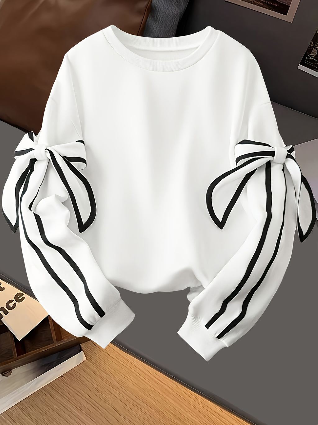 Women'S Stylish Black & White Bow Tie Sweatshirt - Cozy Long Sleeve Pullover with Ribbed Cuffs, Casual Fall/Winter Wear, Casual Wear | Trendy Pullover | Construction, Sweater Hoodie