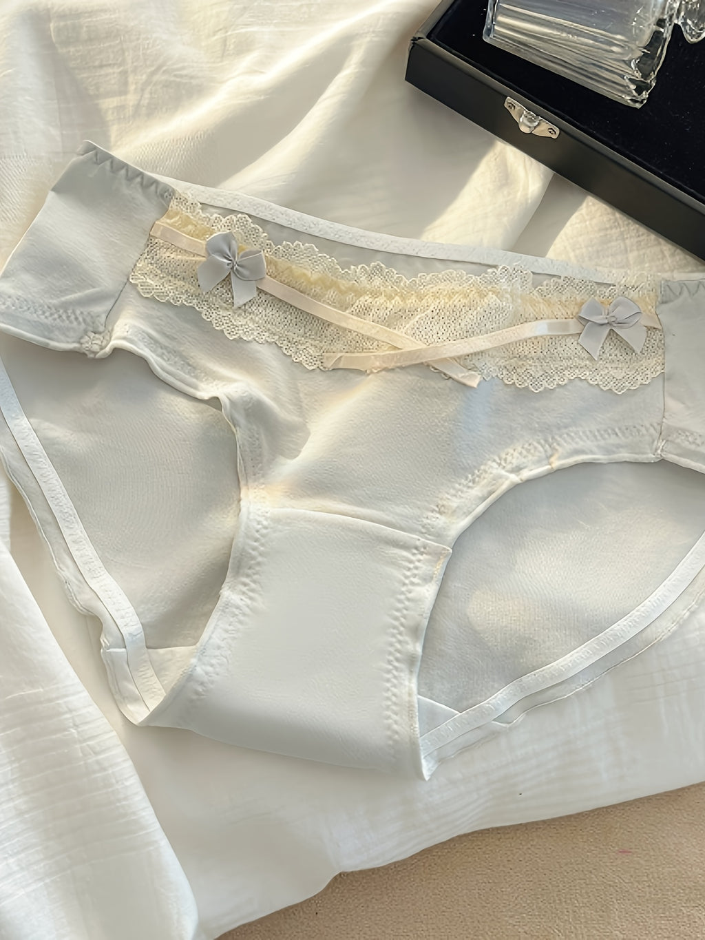 4pcs of Elegant Lace-Trimmed Underwear with a Cross Bow Design