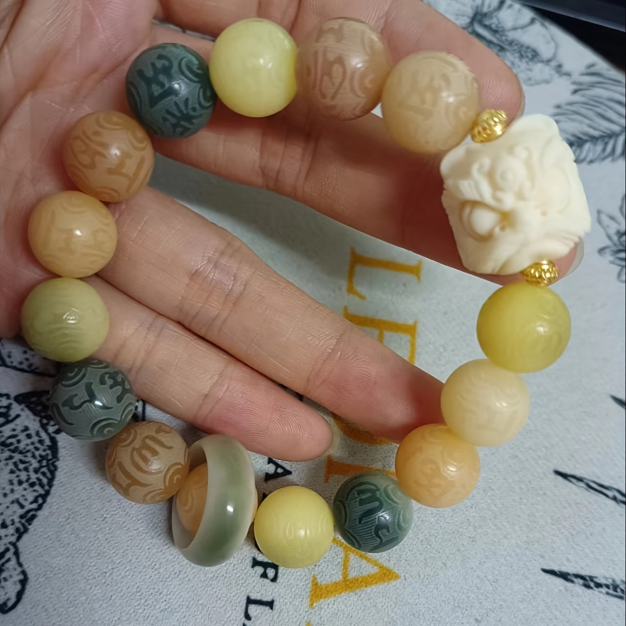 Bodhi Seed Prayer Beads Bracelet with Carved Six-Word Mantra and Animal Charms