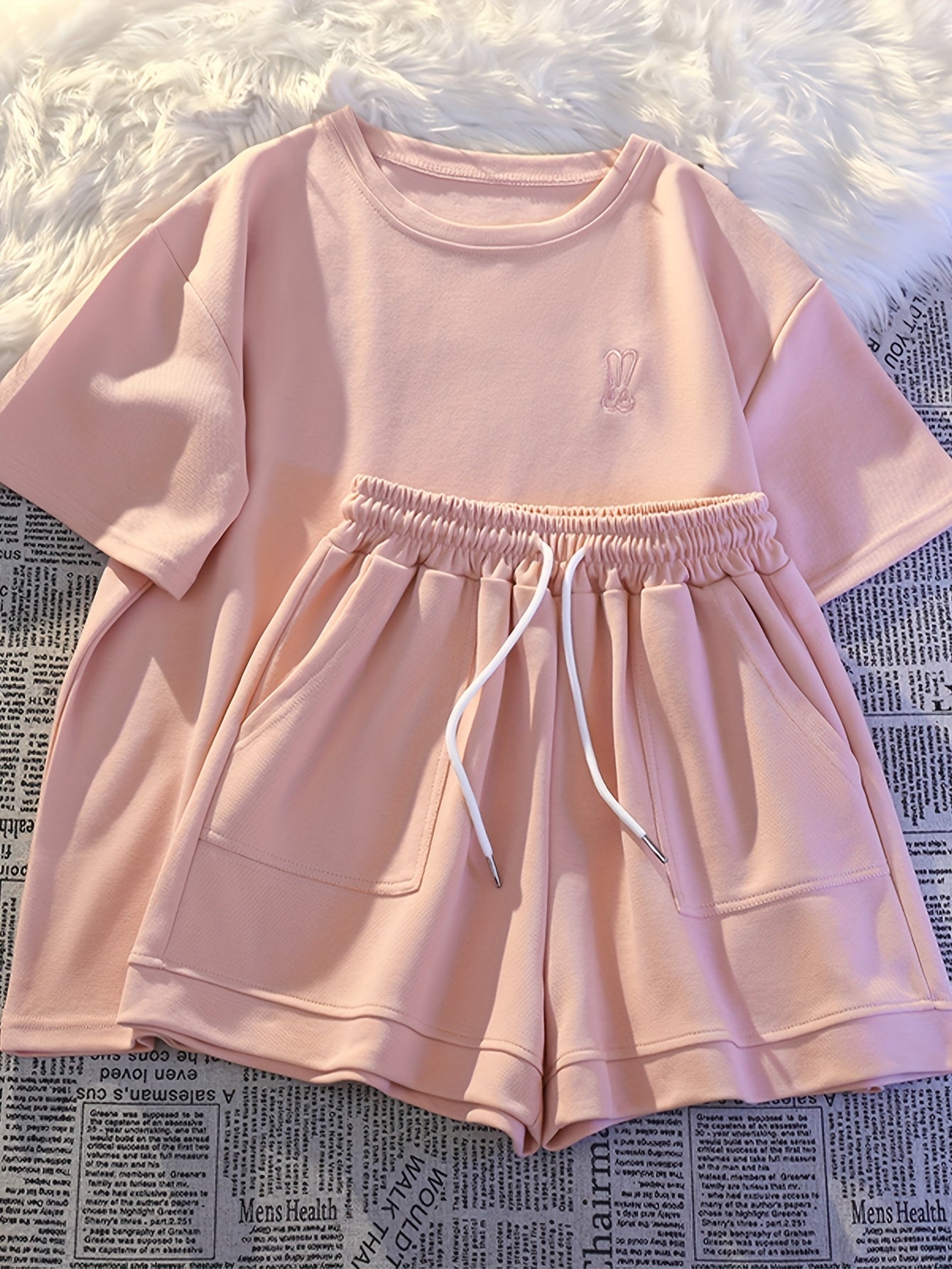 Casual Set: Breathable Short Sleeve Shorts Outfit with Print Design