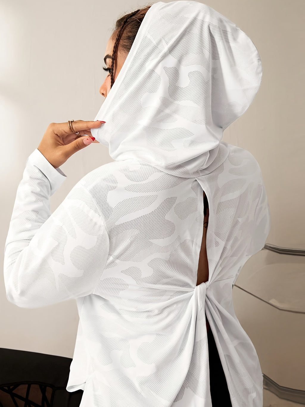 Hooded Sports Shirt Ultra-Thin Camouflage Loose Pullover with Split Back and Bow Design