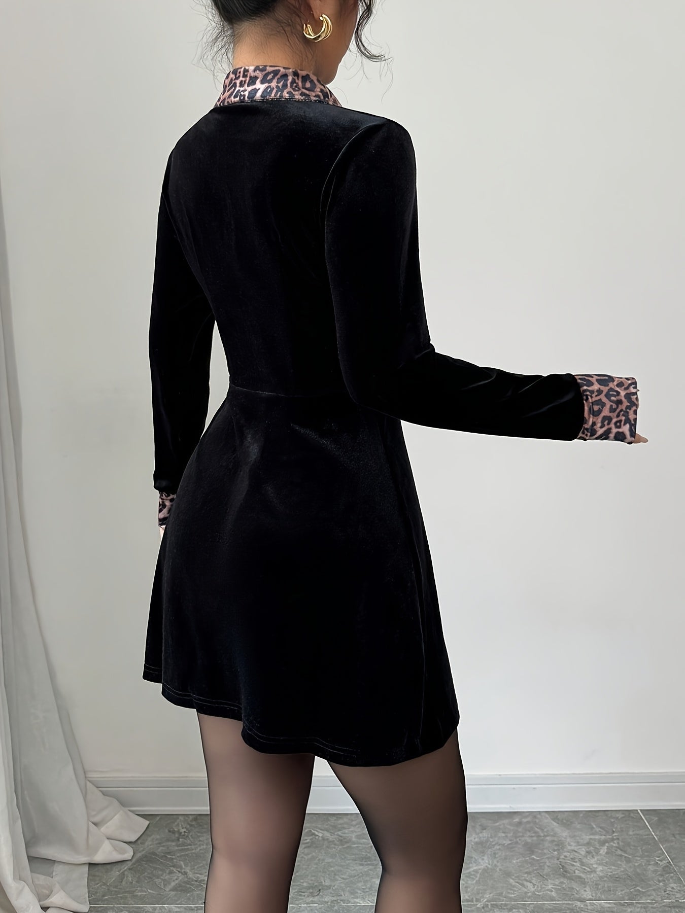 Faux Fur-like Texture A-Line Dress with Leopard Print Collar & Long Sleeves