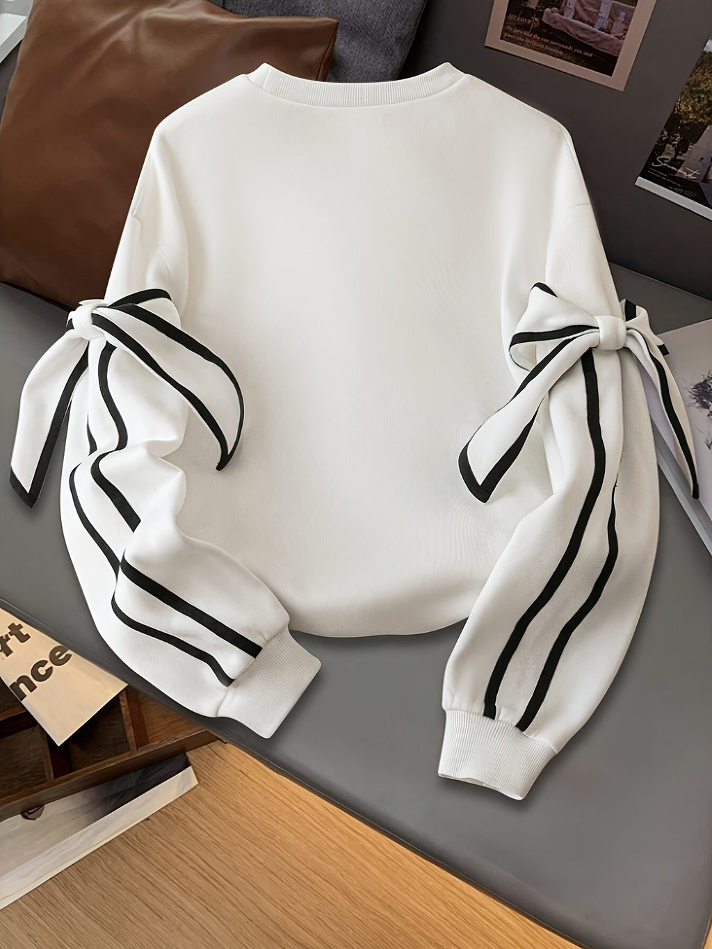 Women'S Stylish Black & White Bow Tie Sweatshirt - Cozy Long Sleeve Pullover with Ribbed Cuffs, Casual Fall/Winter Wear, Casual Wear | Trendy Pullover | Construction, Sweater Hoodie