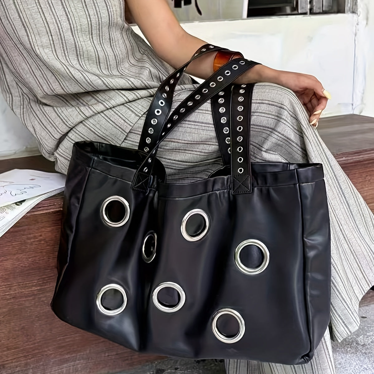 Vintage Large Capacity Rivet Eyelet Decor Underarm Shoulder Bag, Fashionable Large Capacity Rivet Eyelet Decor Handbag, Large Capacity Punk Style Rivet Decor Tote Bag, High-Quality PU Material, Extra Large Capacity, Rivet Eye