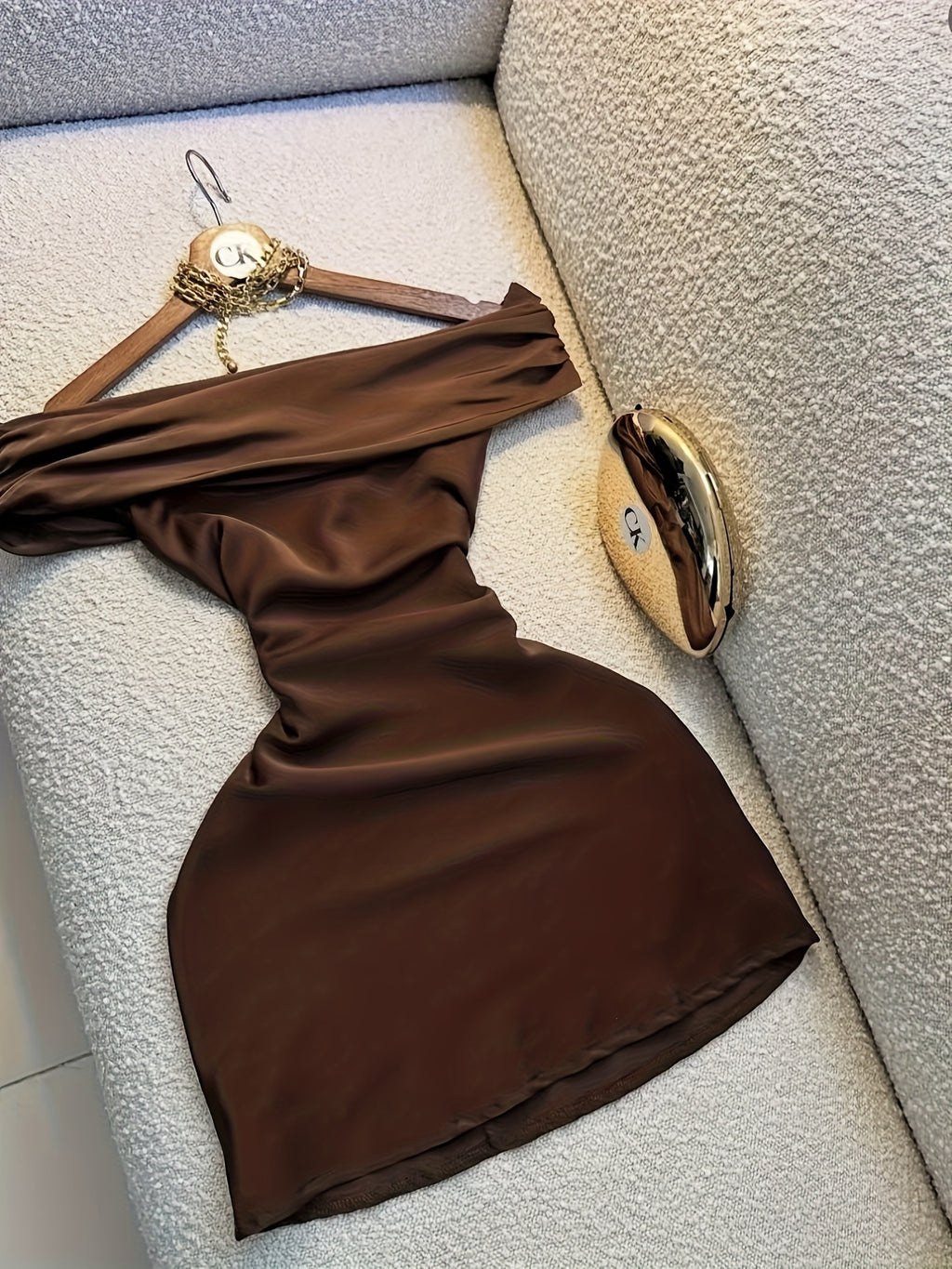 Women's Off-the-Shoulder Short Dress - Rich Brown Mermaid/Bodycon Party Wedding Guest Dress with -Line Silhouette, Short Length & Sleeveless Design - Machine Washable Elegant Evening Gown for Prom, Events, Dresses For Women,