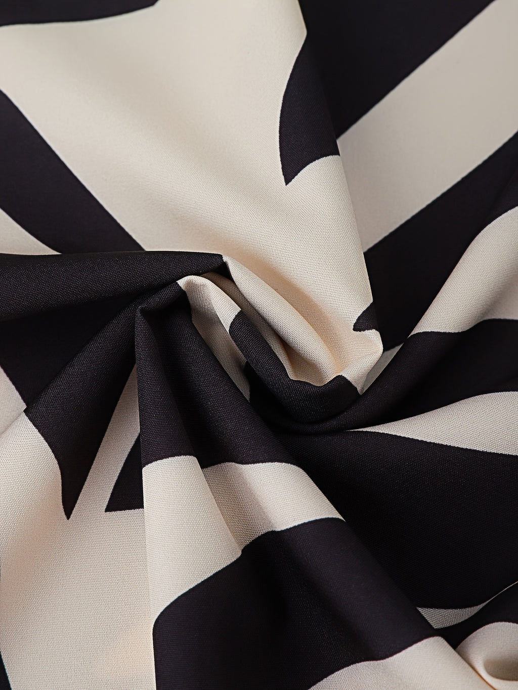 Women's 2pcs Sleeveless Off-Shoulder High-Waisted Set - Black & White Geometric Zebra Stripe Wide-Leg Pants & Top, Non-Stretch Summer Outfit for Beach, Casual Semi-Formal Wear, 2pcs Outfit Set (No Accessories Included)