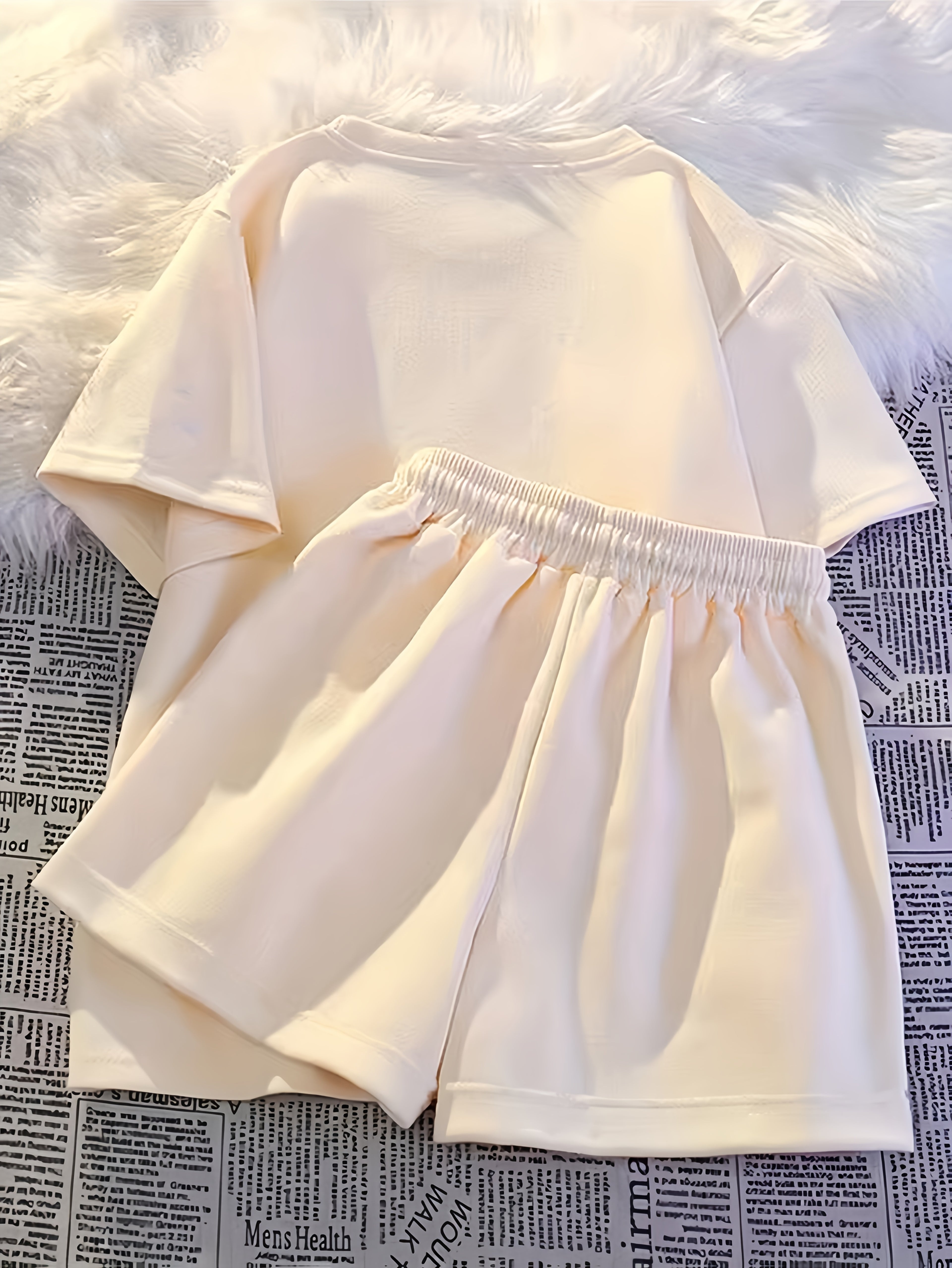 Casual Set: Breathable Short Sleeve Shorts Outfit with Print Design