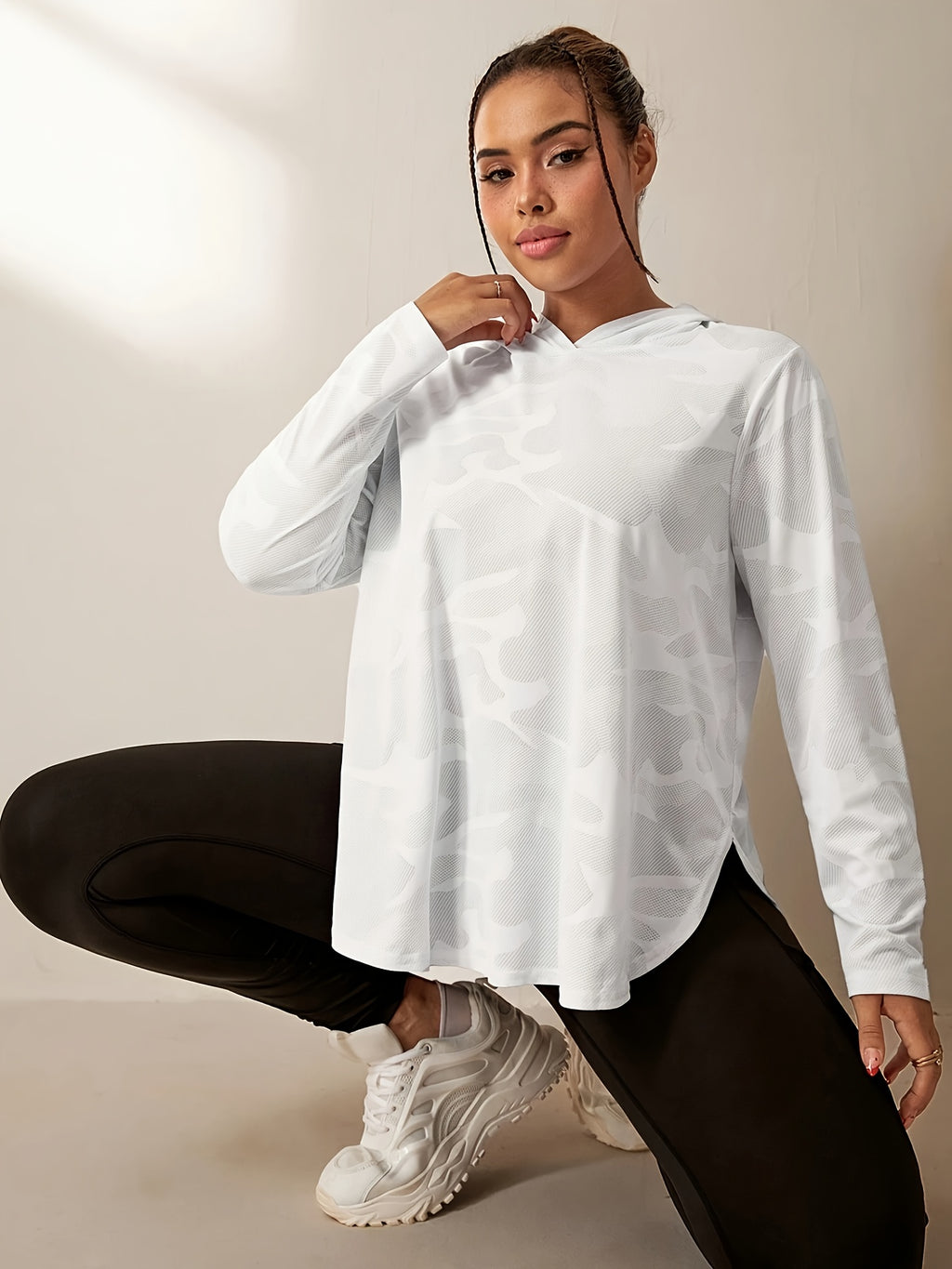 Hooded Sports Shirt Ultra-Thin Camouflage Loose Pullover with Split Back and Bow Design