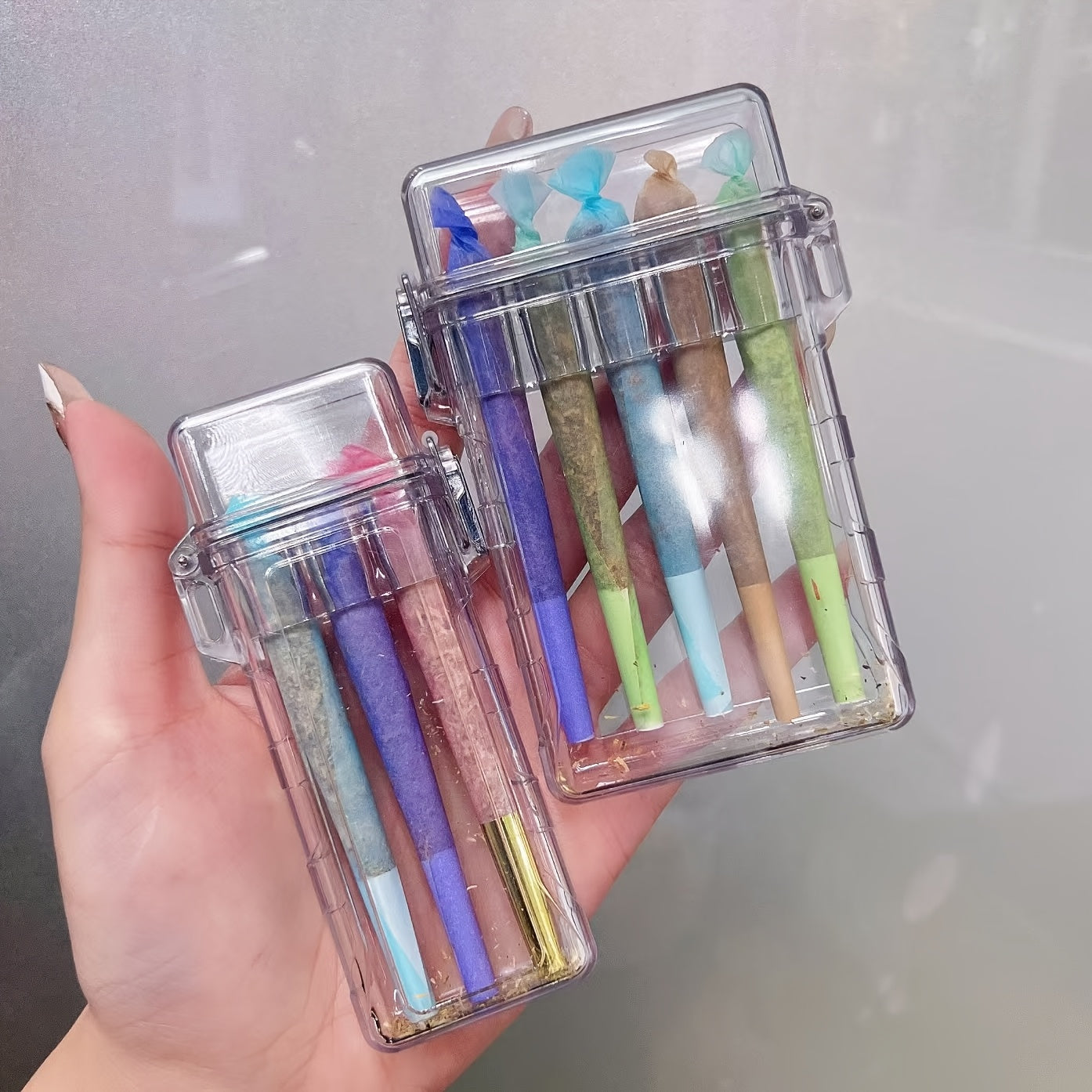 Transparent Acrylic Cigarette Case with Integrated Flip-Top Lid