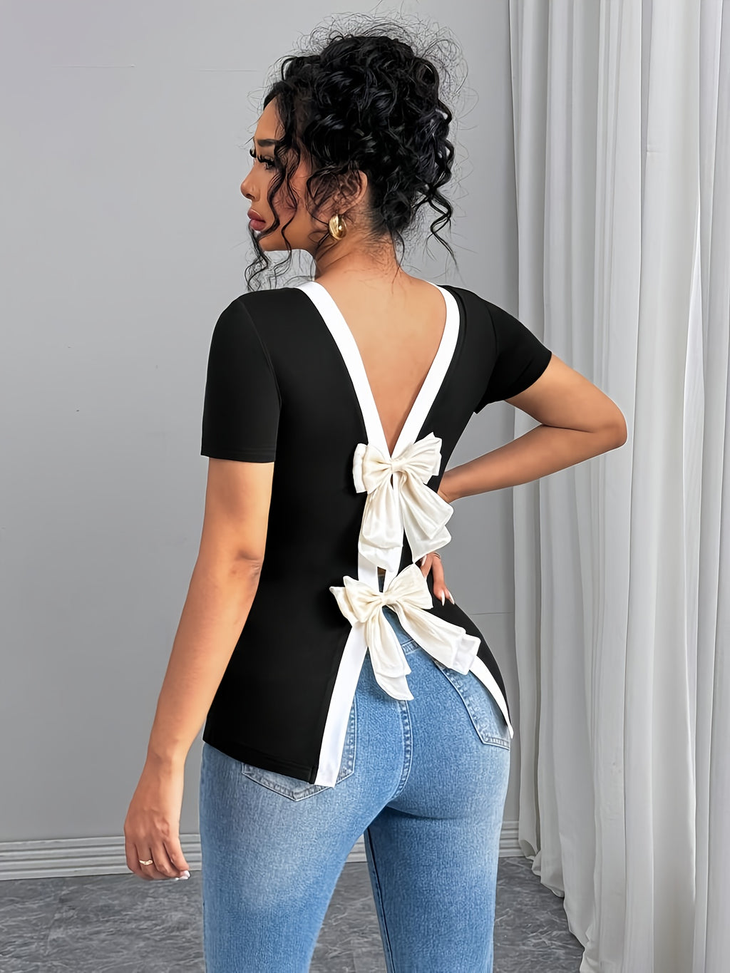 T-Shirt with White Bow Detail