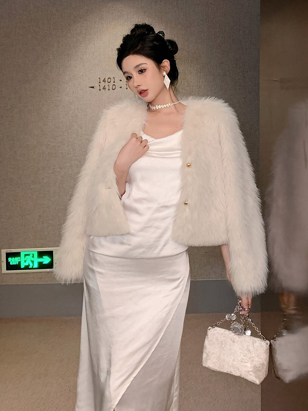 1pc Elegant Women'S Faux Fur Jacket, Polyester Knit Solid Color, Adult Seasonal Autumn/Winter Outerwear