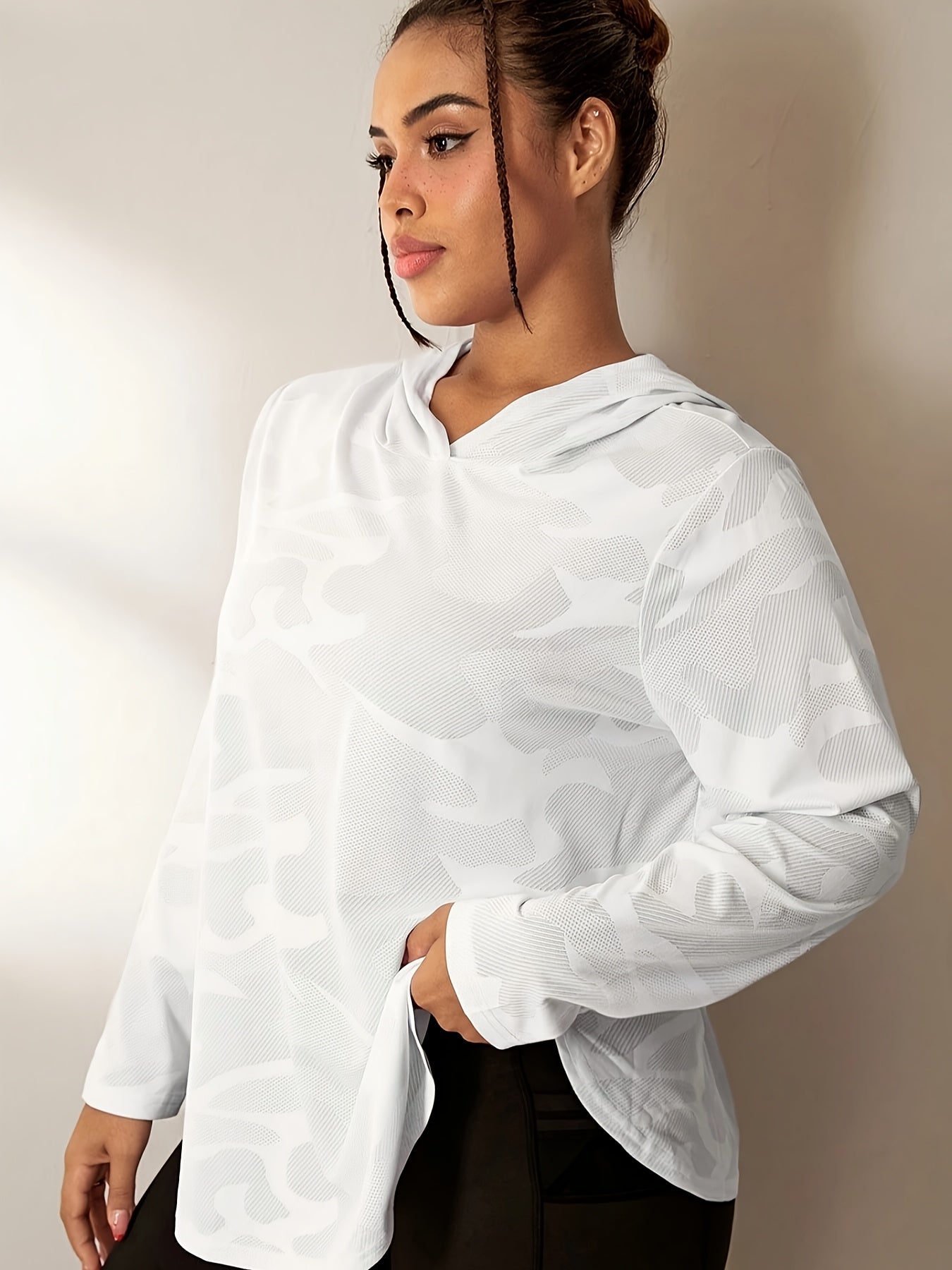 Hooded Sports Shirt Ultra-Thin Camouflage Loose Pullover with Split Back and Bow Design