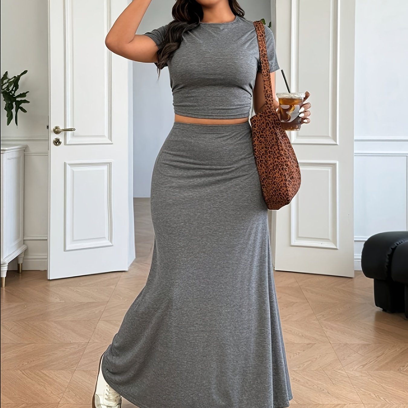 Solid Color Short Sleeve Top and Bodycon Mermaid Skirt