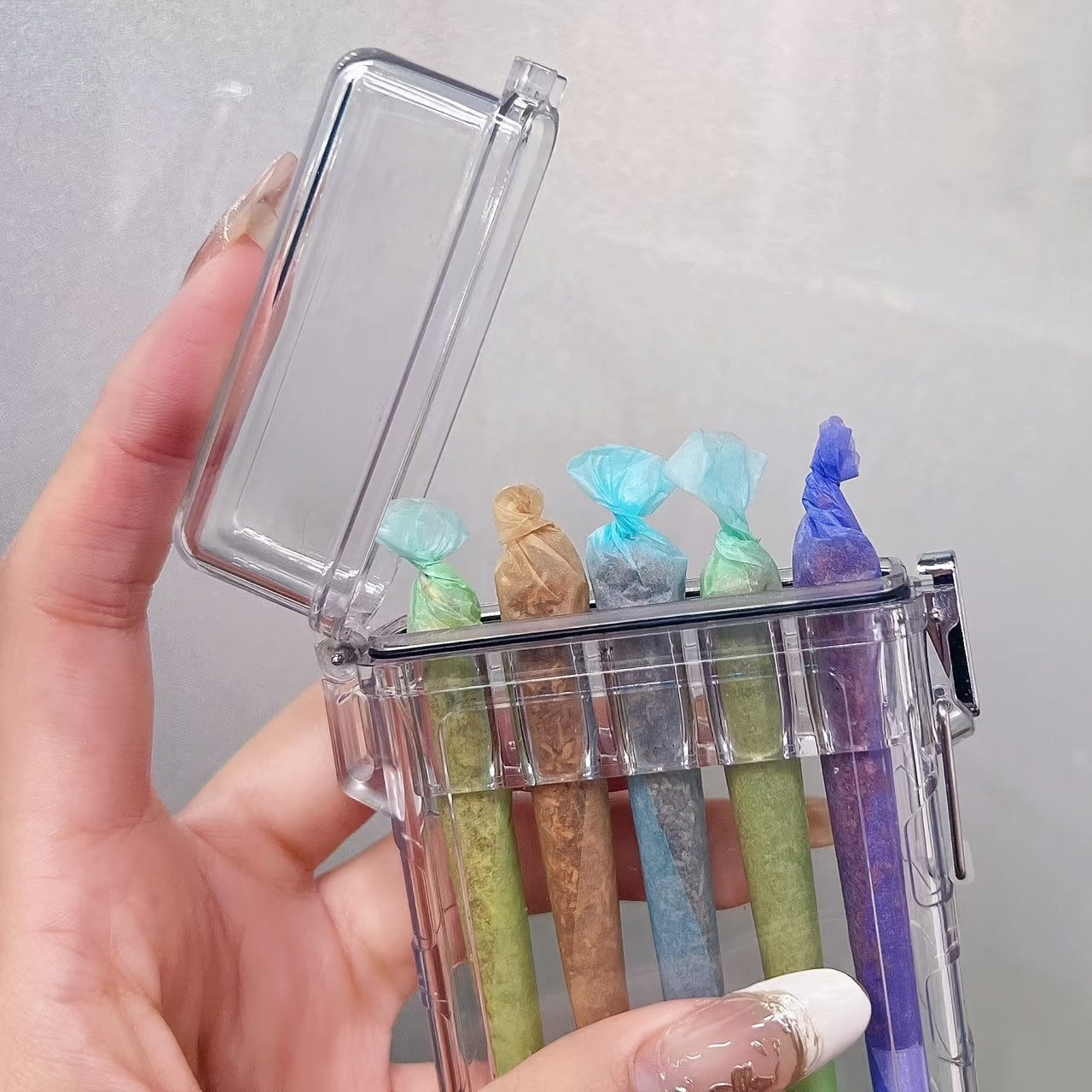 Transparent Acrylic Cigarette Case with Integrated Flip-Top Lid