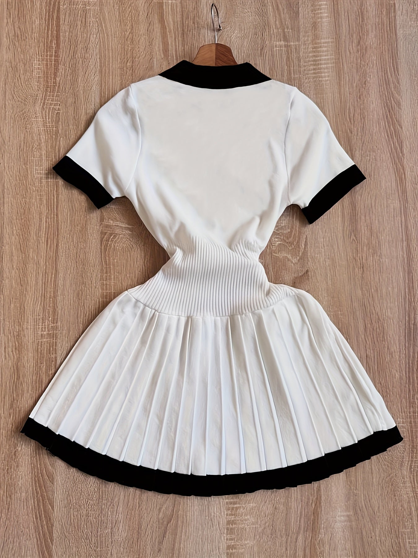 Women'S Casual Color Block V-Neck Dress with Flared Hem - White and Black, Short Sleeve, Polyester, Perfect for Spring/Summer, Casual Attire|Vneck Dress|Polyester Fabric