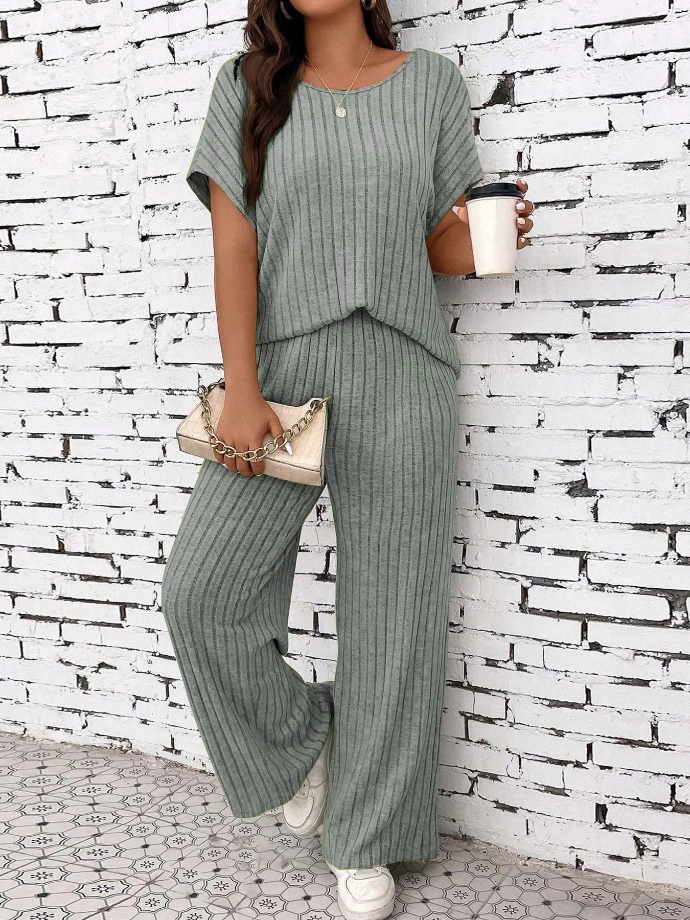 2 Counts Women's Plus Size Textured Batwing Sleeve Tee & Elastic Waist Pants Set, Casual Short Sleeve T-shirt & Straight Leg Tro