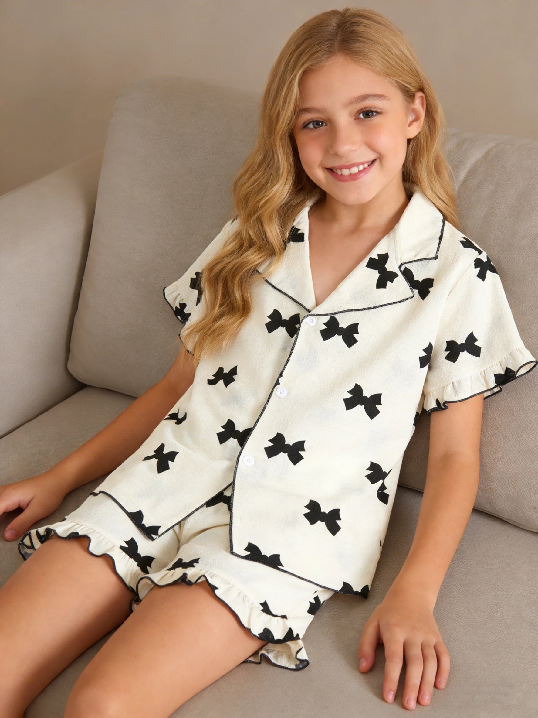 Little girl's summer home clothes, girls bow-tie cardigan button short-sleeved top shorts, suitable for casual wear at home