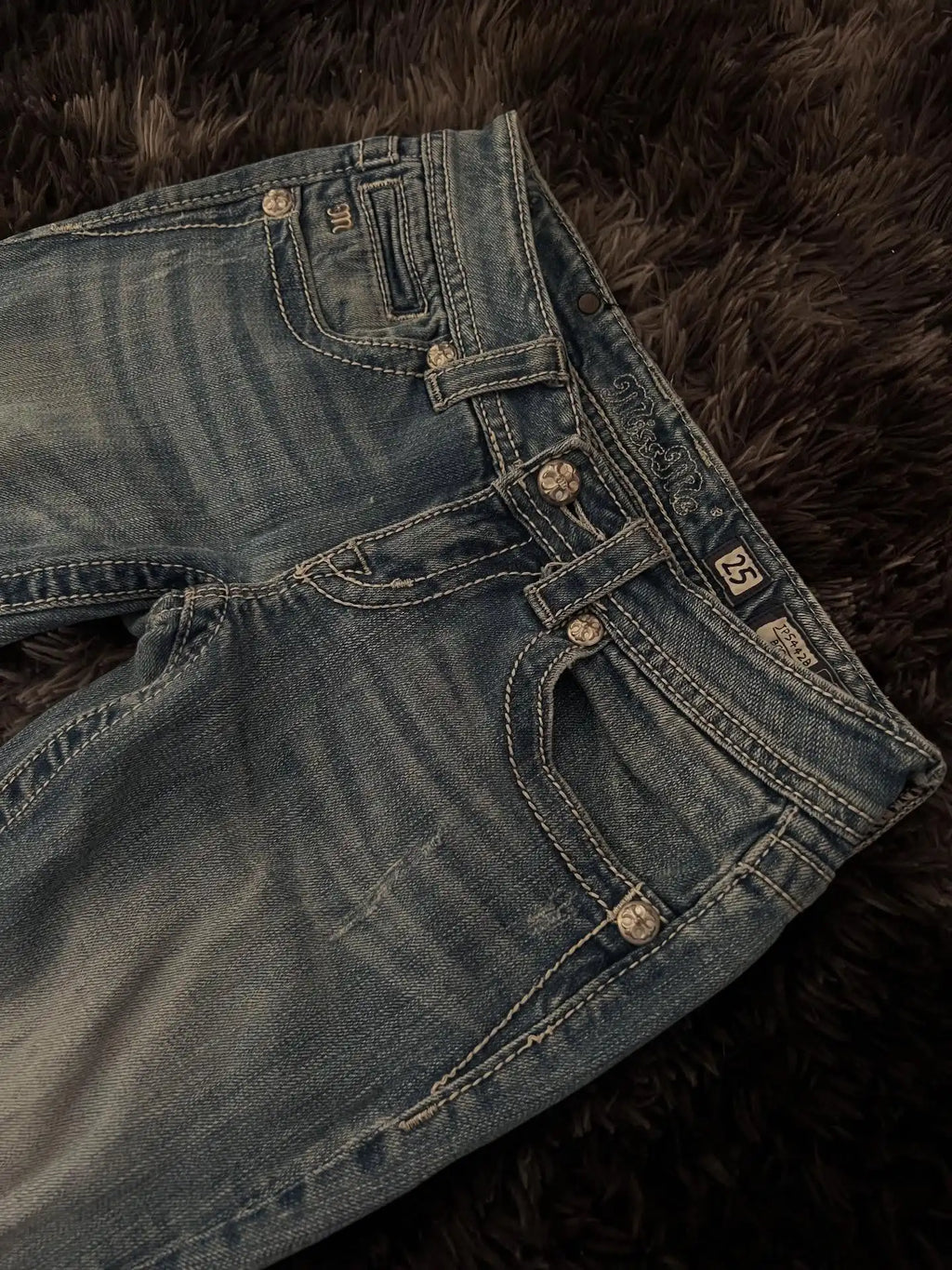 Wings Embroidered High-Waist Jeans