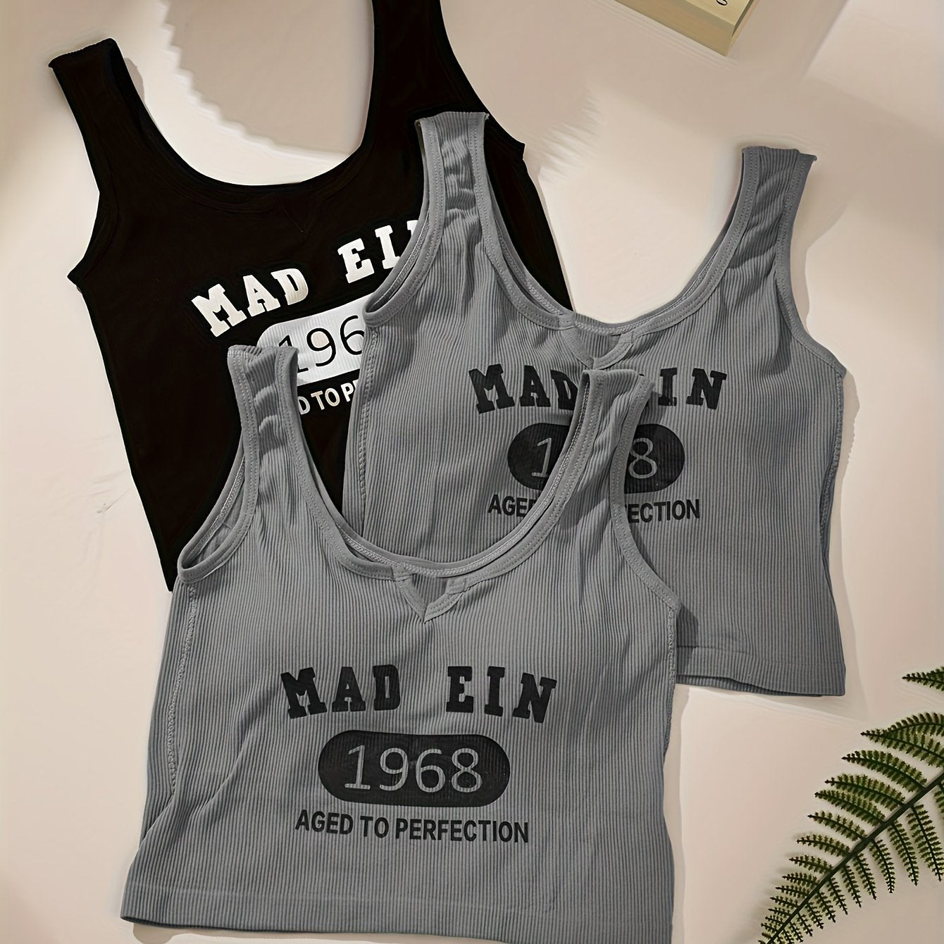 {3pcs} Sleeveless V-Neck Tank Tops with Built-In Bra Pads