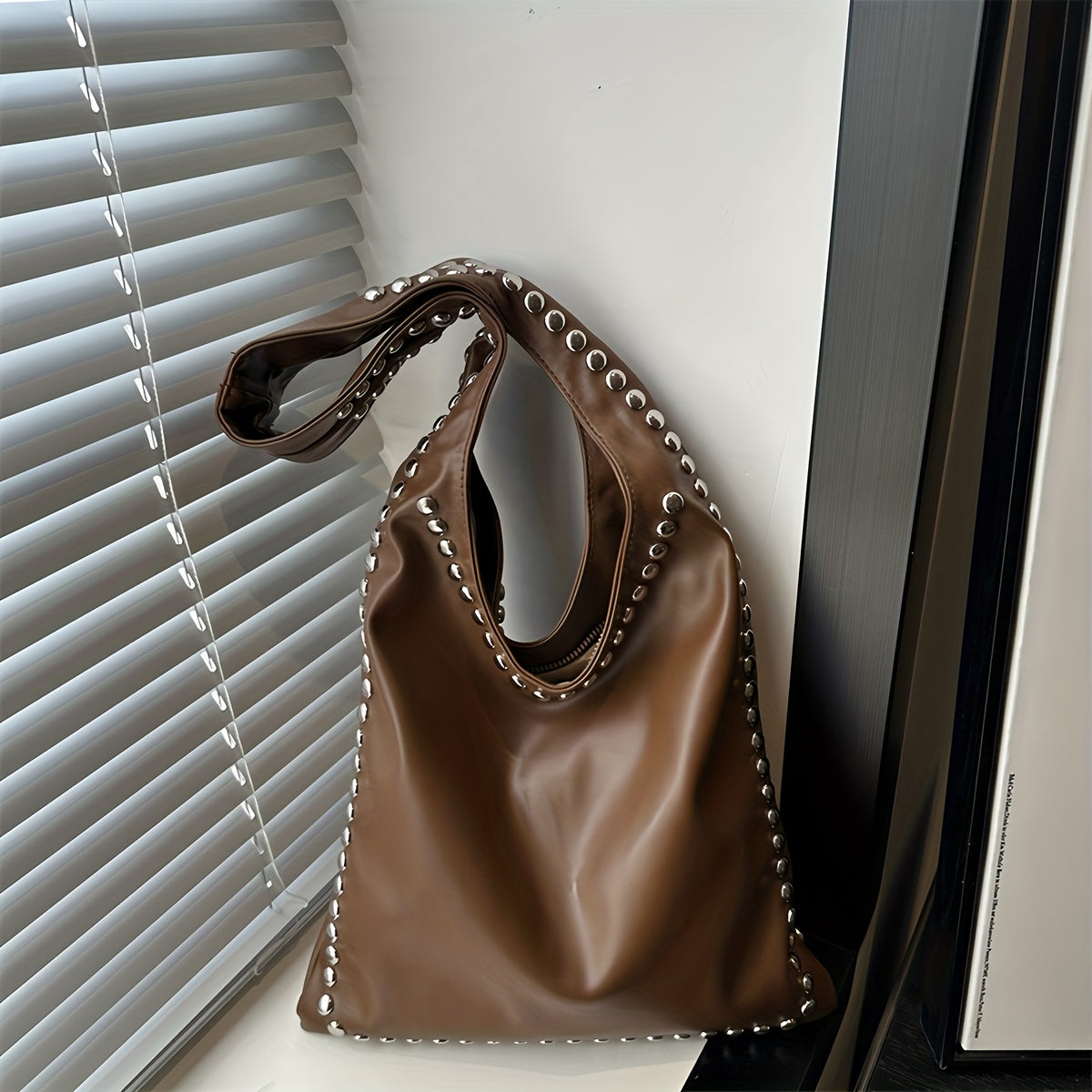 Women's Retro Punk Gothic Handbag - Edgy Shoulder Tote with Zipper Closure, White/Black Handheld Bag, Punk Style Purse for Casual & Formal Outfits, Durable Everyday Shoulder Bag