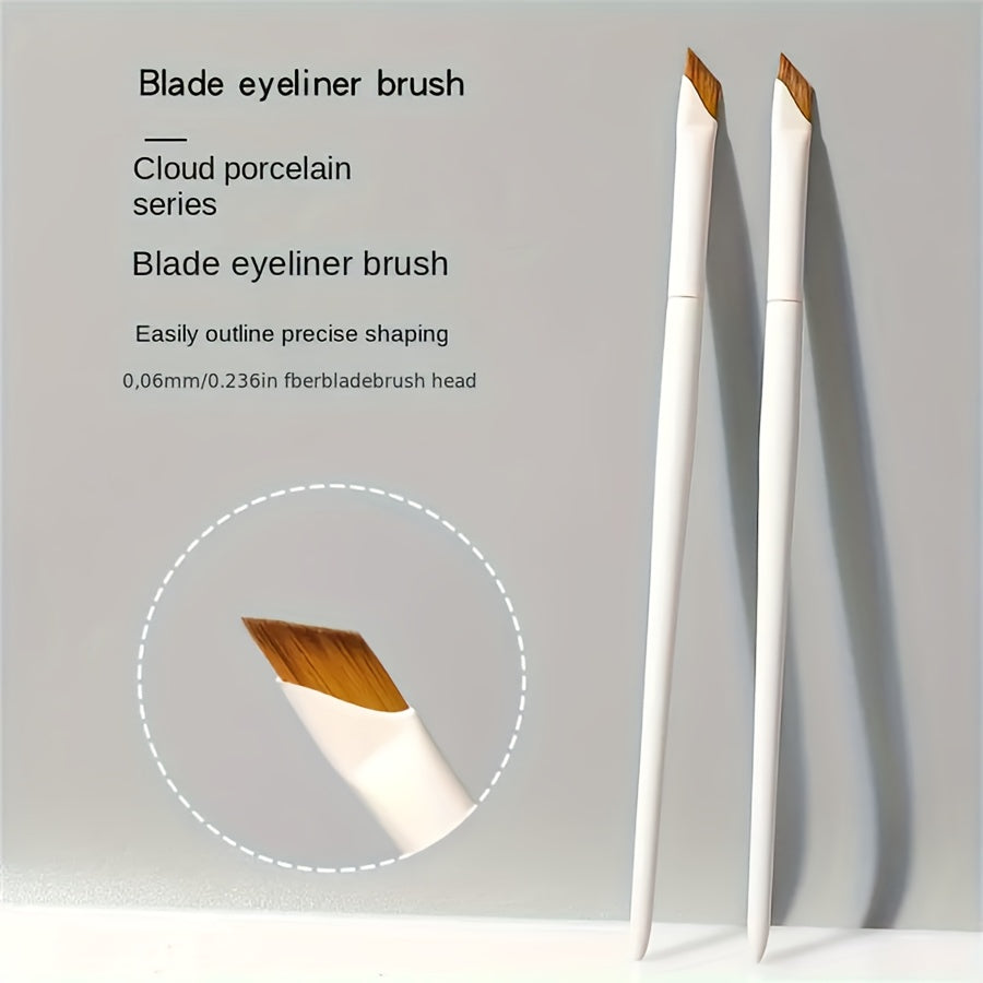 Angled Eyeliner Brush