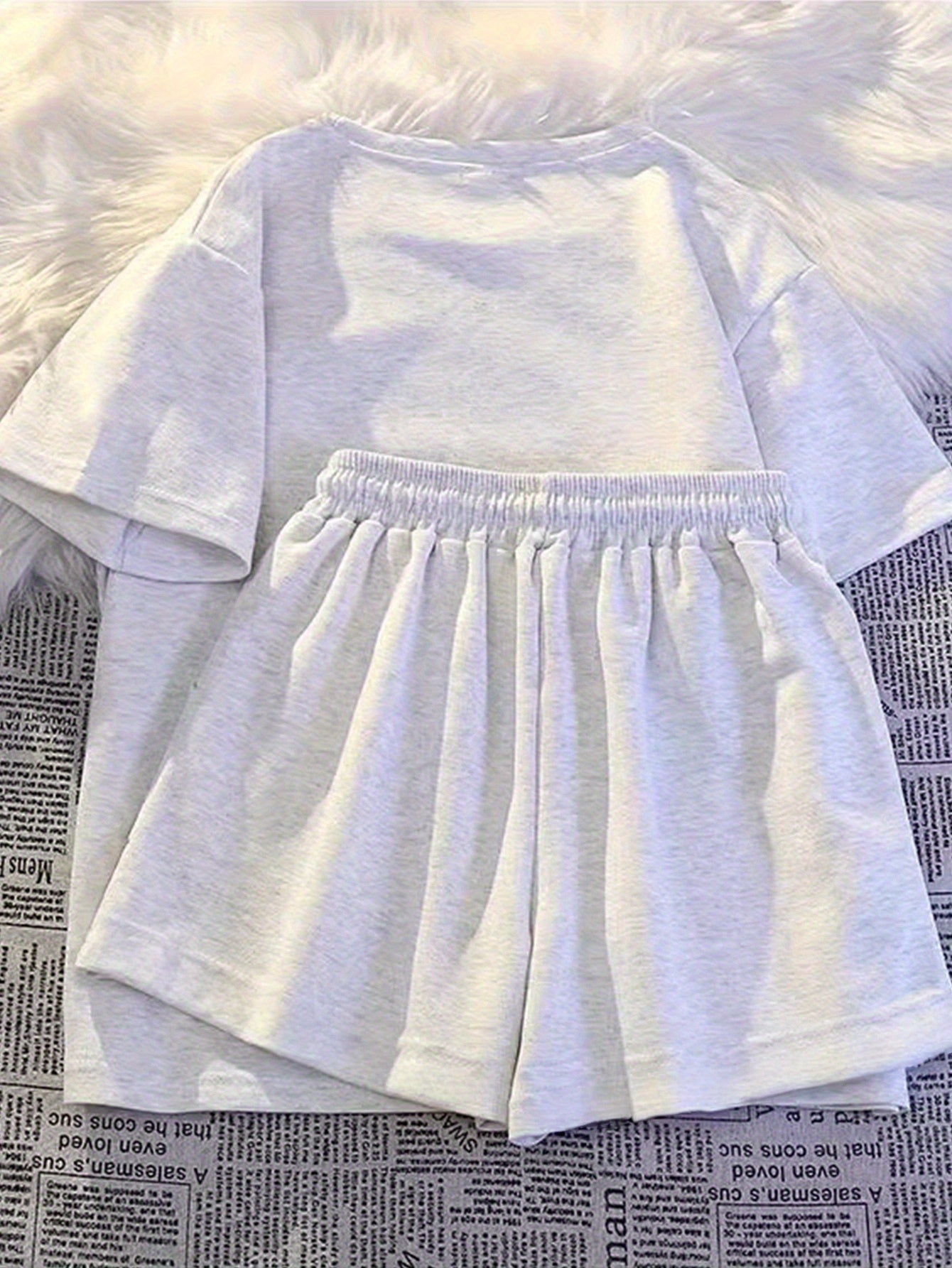 Casual Set: Breathable Short Sleeve Shorts Outfit with Print Design