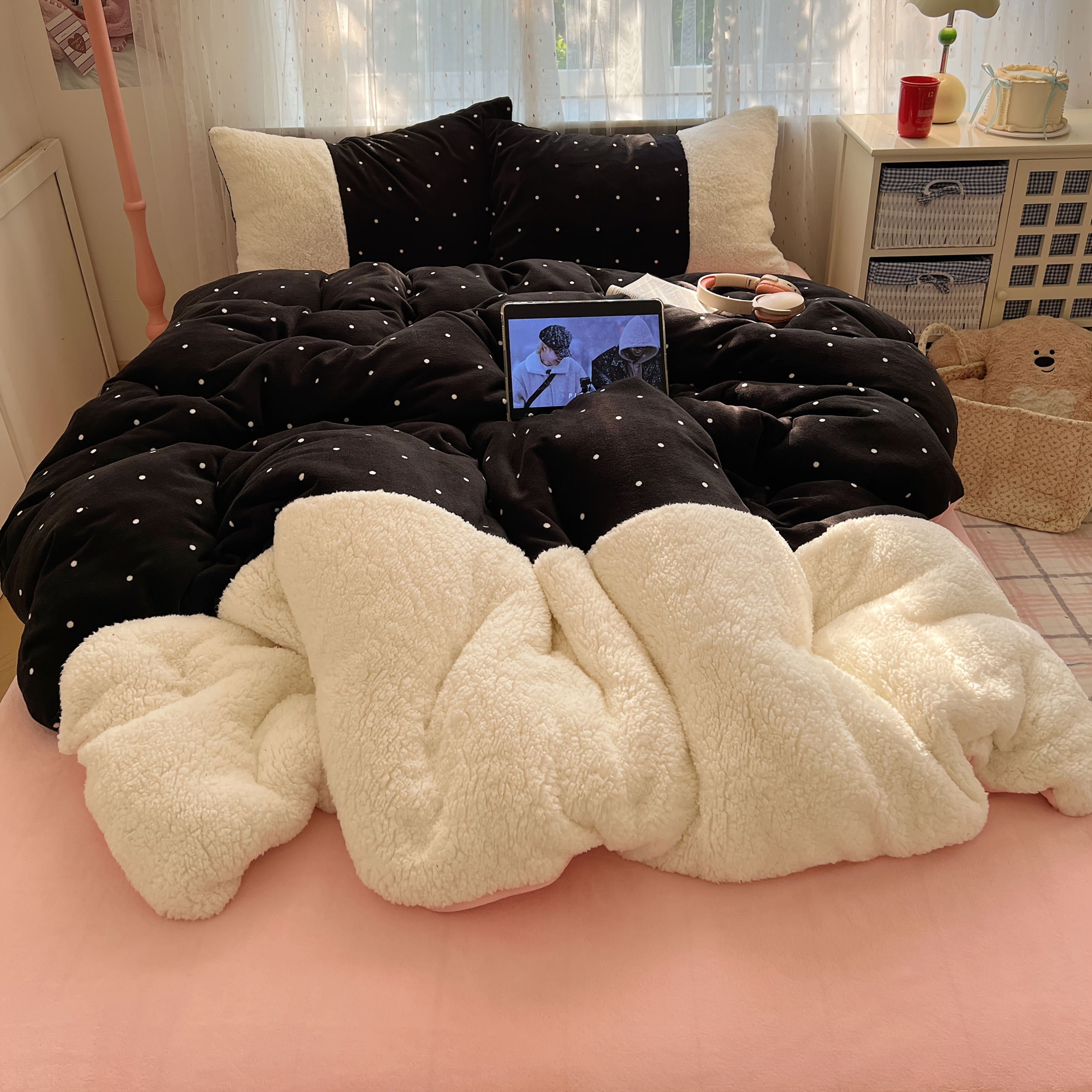 Milk Velvet Four-Piece Set with Spliced Duvet Cover in Two-Tone Color Scheme