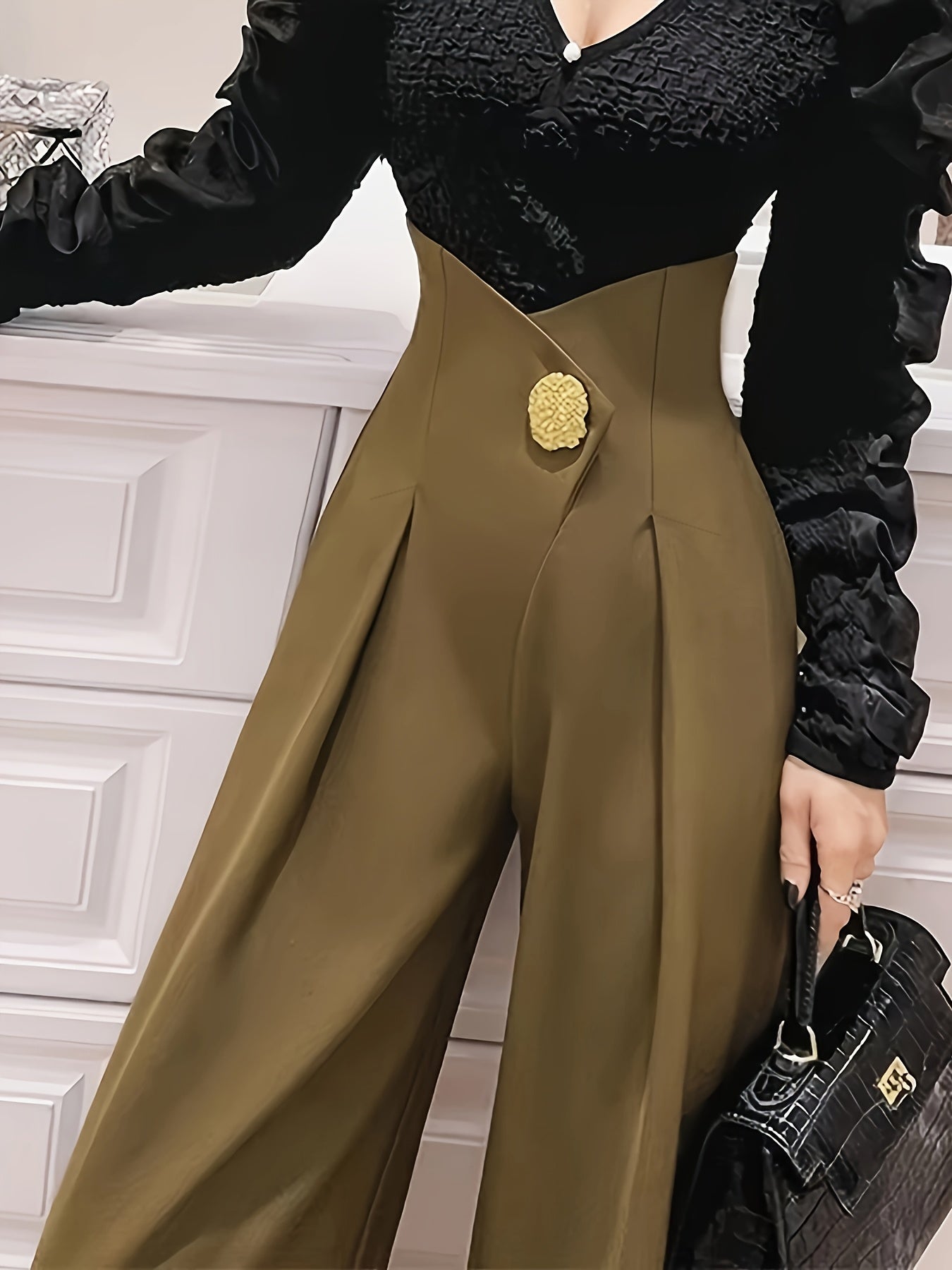 High-Waisted Straight-Leg Pants with 3D Button Detail