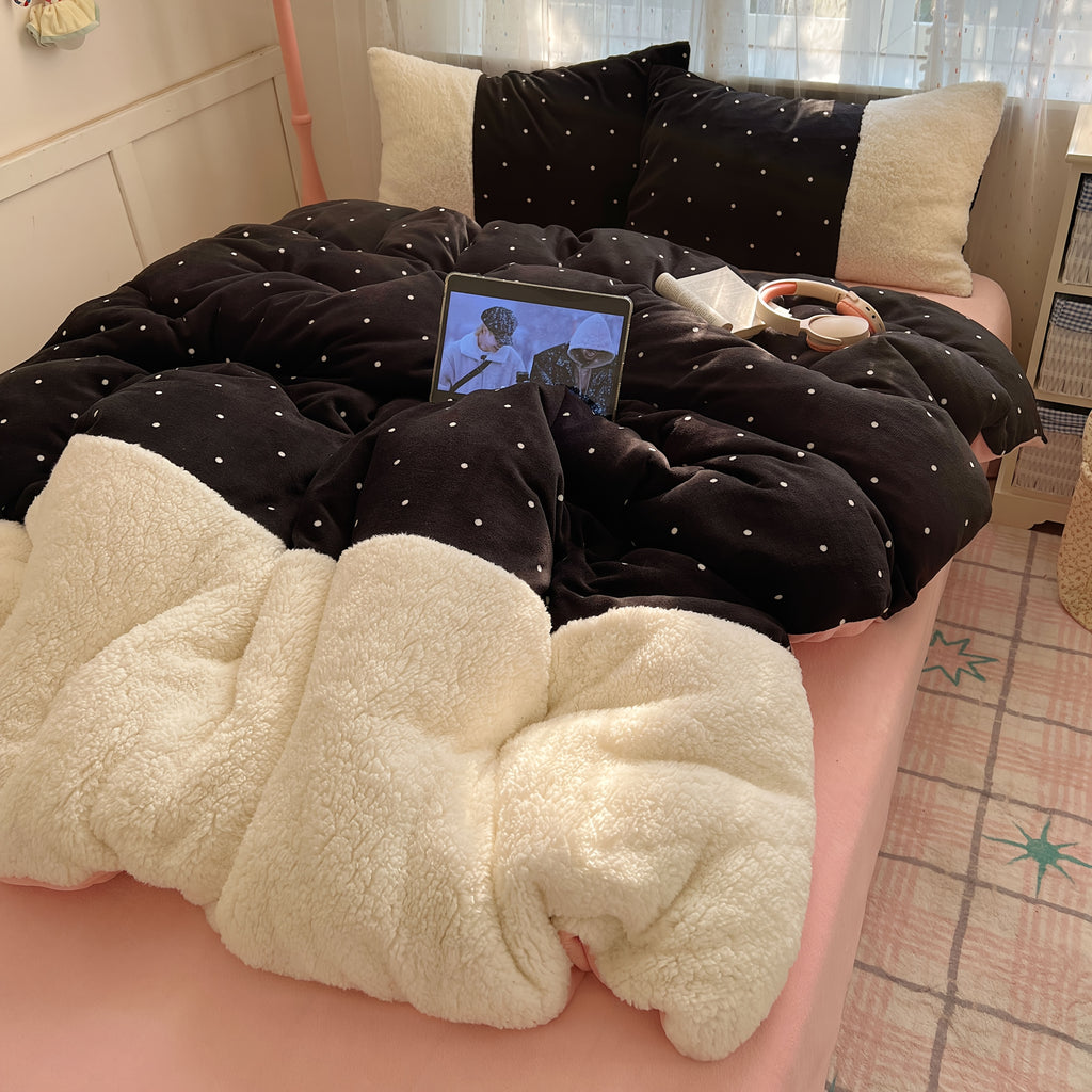 Milk Velvet Four-Piece Set with Spliced Duvet Cover in Two-Tone Color Scheme