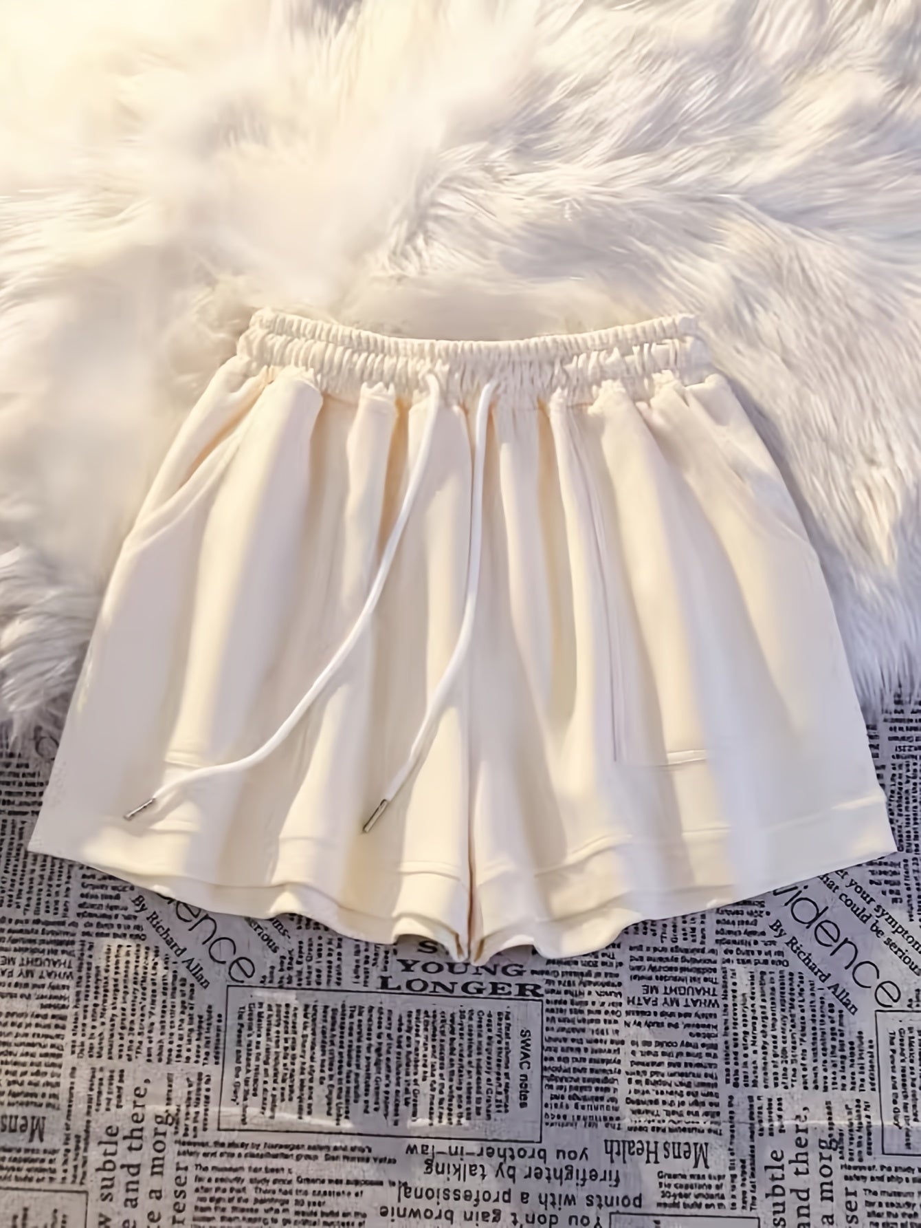 Casual Set: Breathable Short Sleeve Shorts Outfit with Print Design