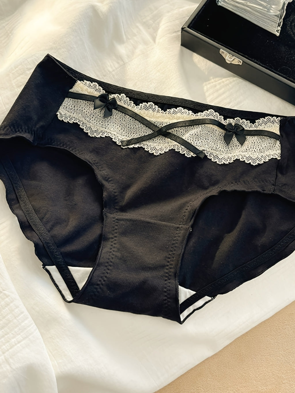 4pcs of Elegant Lace-Trimmed Underwear with a Cross Bow Design