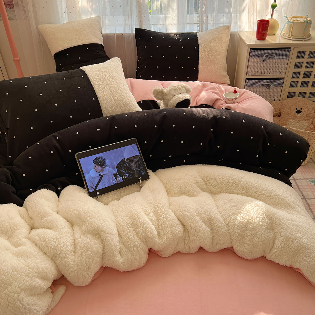 Milk Velvet Four-Piece Set with Spliced Duvet Cover in Two-Tone Color Scheme