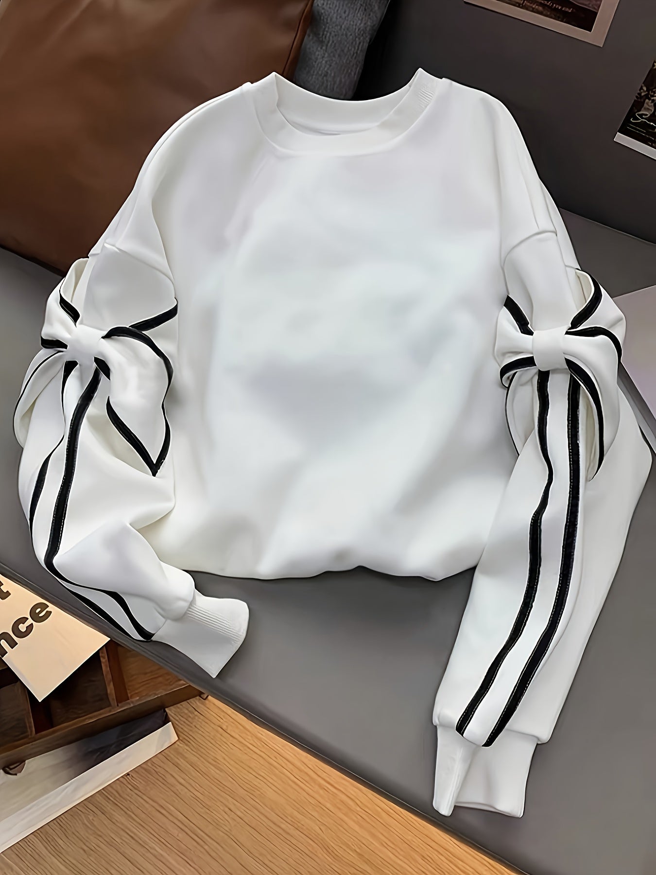 Women'S Stylish Black & White Bow Tie Sweatshirt - Cozy Long Sleeve Pullover with Ribbed Cuffs, Casual Fall/Winter Wear, Casual Wear | Trendy Pullover | Construction, Sweater Hoodie