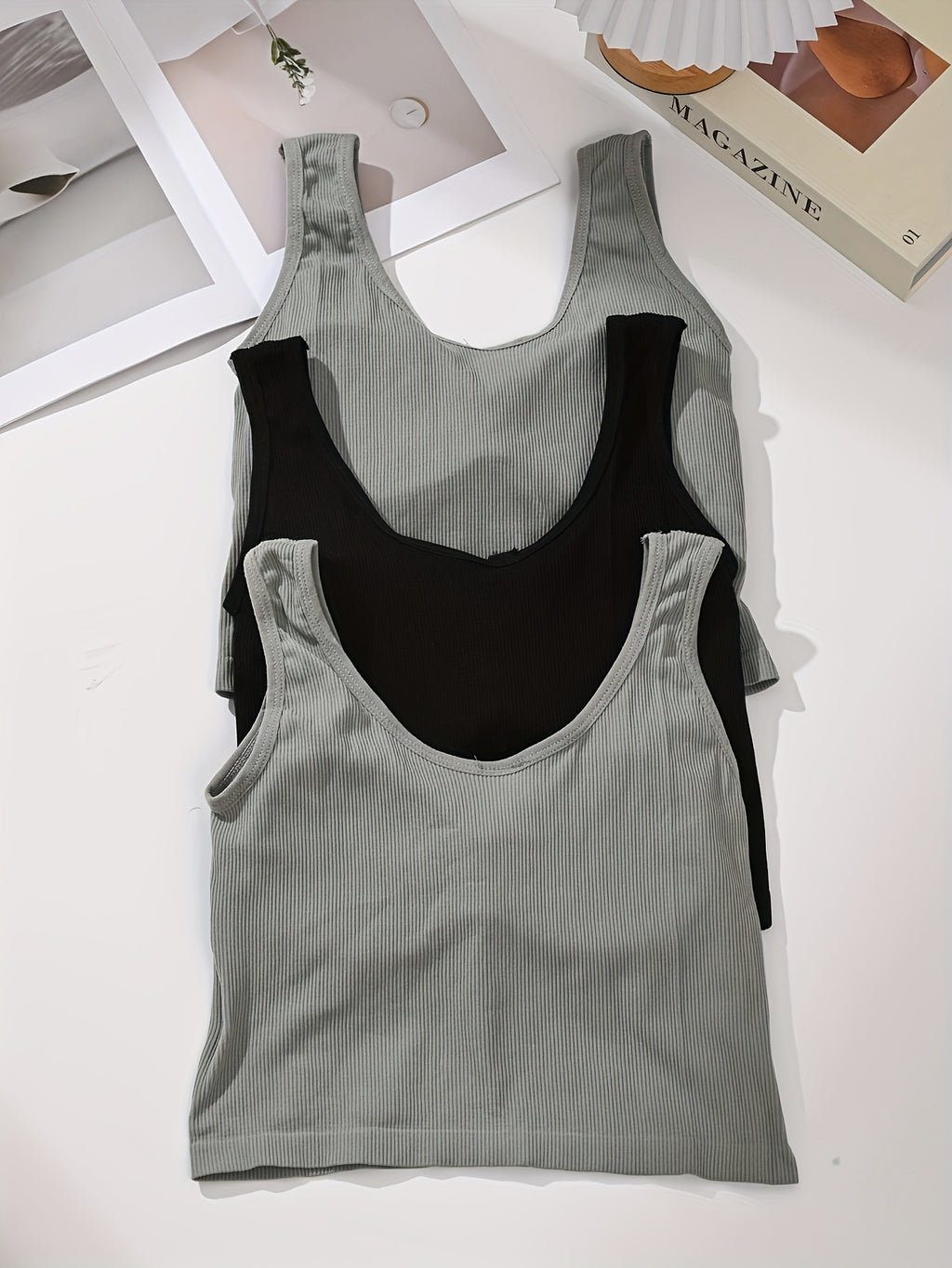 {3pcs} Sleeveless V-Neck Tank Tops with Built-In Bra Pads