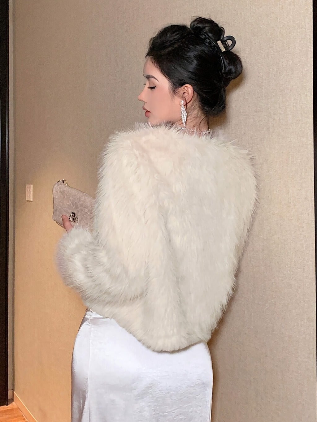 1pc Elegant Women'S Faux Fur Jacket, Polyester Knit Solid Color, Adult Seasonal Autumn/Winter Outerwear