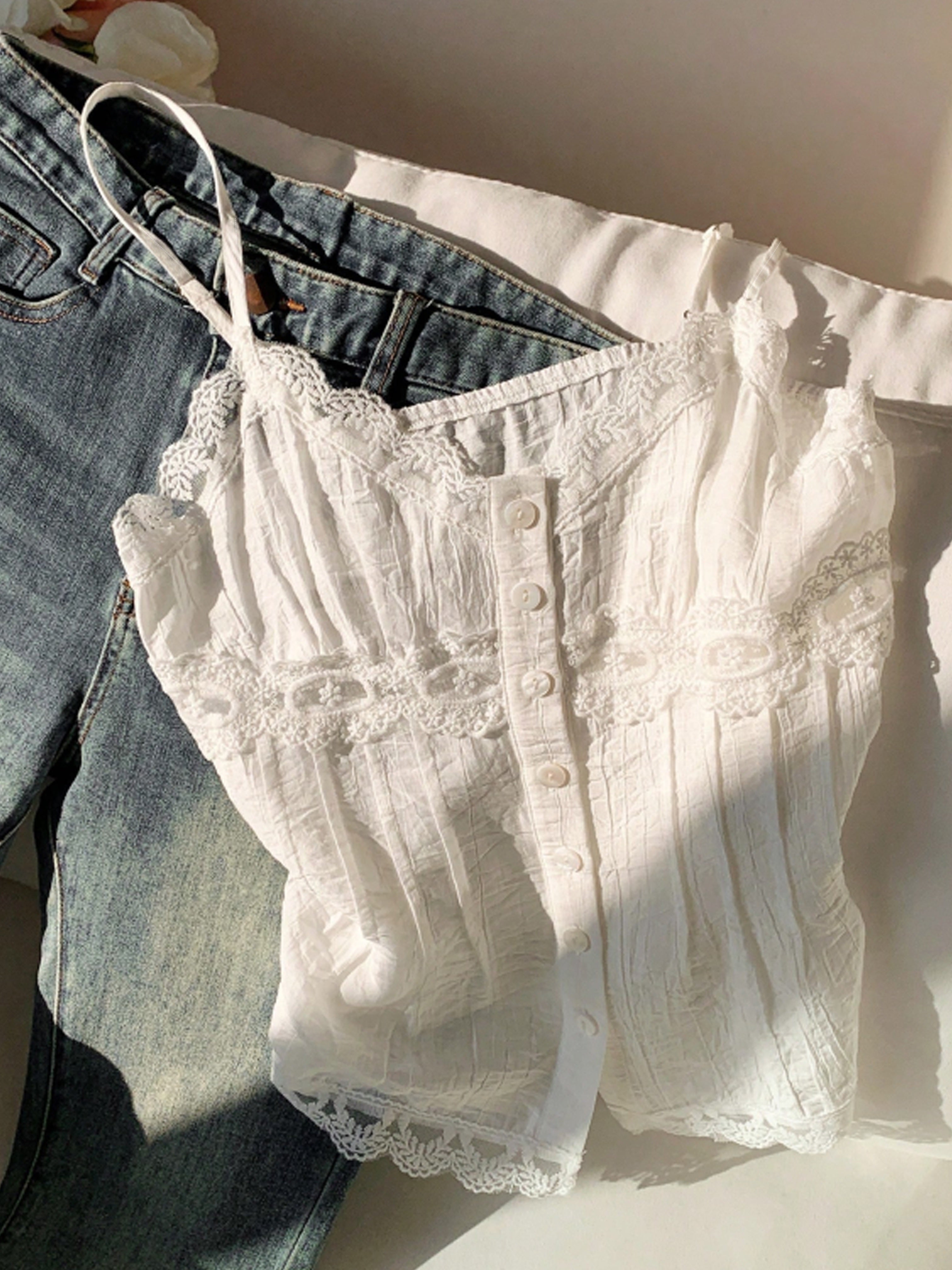 Women'S White Lace-Trimmed V-Neck Sleeveless Tank Top with Button Details - Perfect for Summer, All-Season Versatile, Romantic Style, Romantic Attire|Vintage Lace Top|Elegant Sleeveless Top